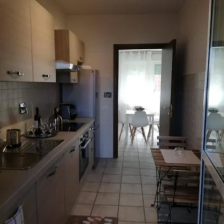 Parri 33 Fiera 4+1 Guest Parking On Demand アパート ボローニャ