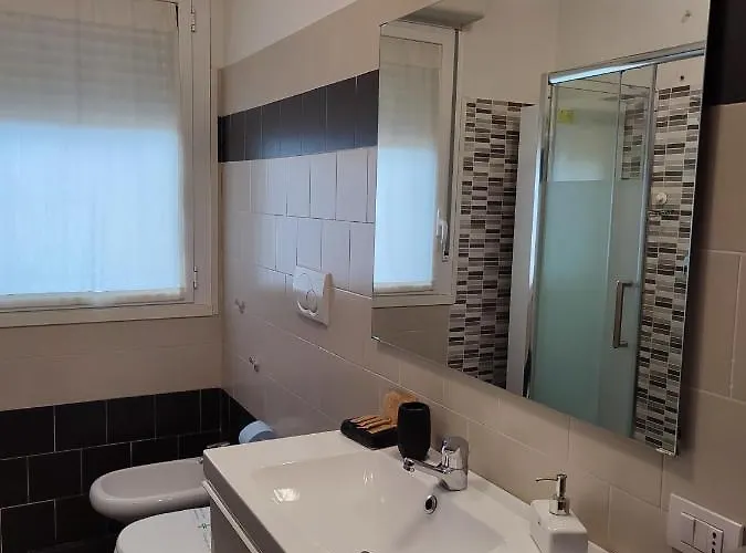 Parri 33 Fiera 4+1 Guest Parking On Demand Boloňa