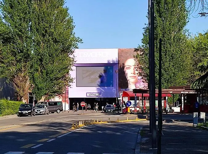 Parri 33 Fiera 4+1 Guest Parking On Demand Boloňa